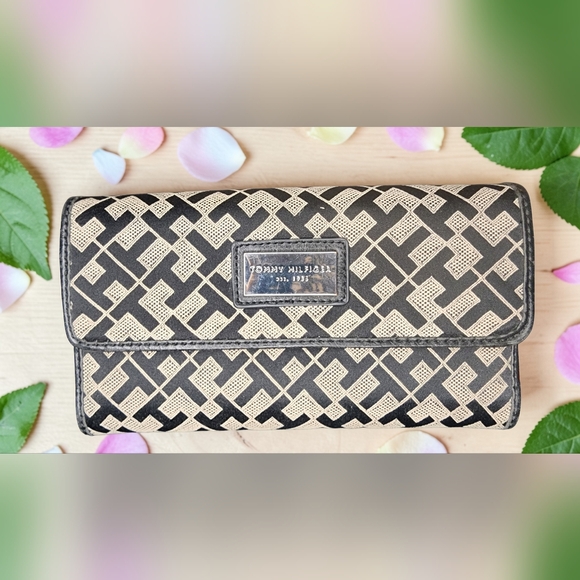 Tommy Hilfiger Monogram Crossbody Bag With Matching Wallet - Picture 8 of 14